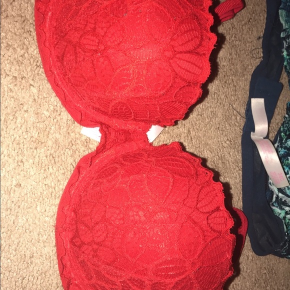 PINK Bras NWOT - Picture 3 of 4